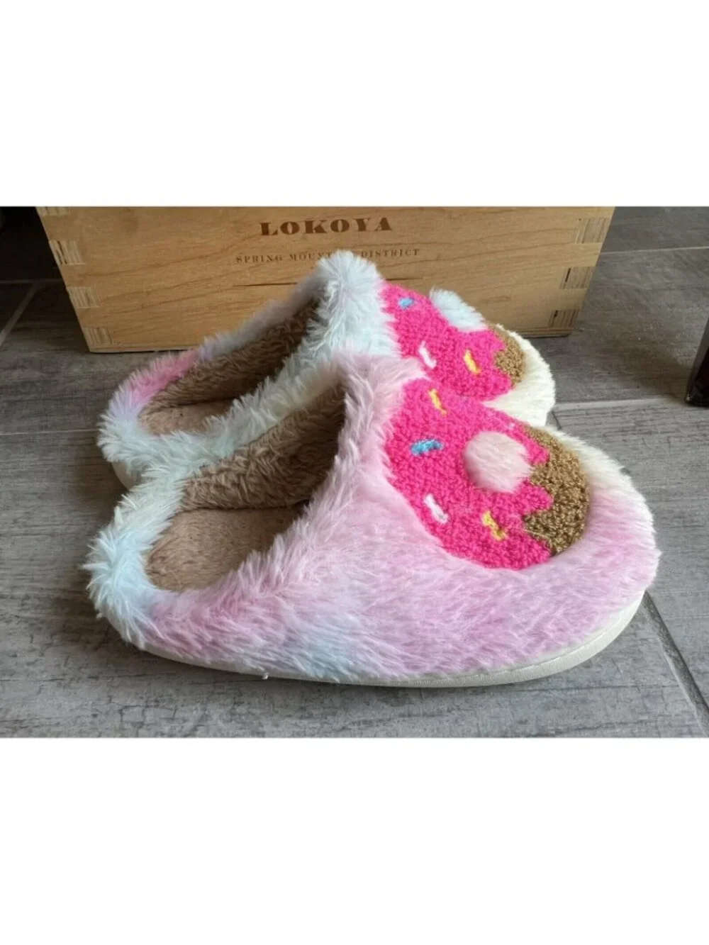 Girls Donut Ombre Rainbow Plush Fuzzy Slippers Hard Rubber Sole Cozy Warm Sz 2-3